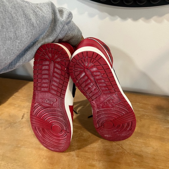 Air Jordan 1 Retro High OG Chicago ‘lost & found” - Picture 5 of 6